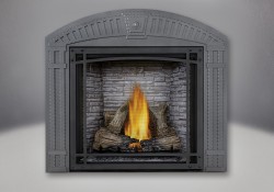 Bûches à FLAMMES HAUTES PHAZER<sup>®</sup>, panneaux simili-briques LEDGESTONE multicolores et façade décorative arquée