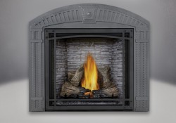 Bûches PHAZER<sup>®</sup>, panneaux simili-briques LEDGESTONE blanc antique, façade décorative arquée et écran de protection
