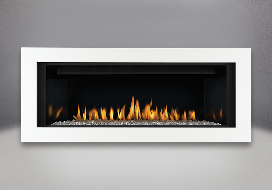 Lit de braises CRYSTALINE<sup>MD</sup> topaze, panneaux réflecteurs radiants en porcelaine MIRO-FLAMME<sup>MD</sup>, contour de luxe à 4 côtés - peint blanc lustré