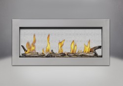 Contour en acier inoxydable, billes de verre transparentes, ensemble Beach Fire et panneaux réflecteurs radiants en porcelaine MIRO-FLAMME<sup>MD</sup>