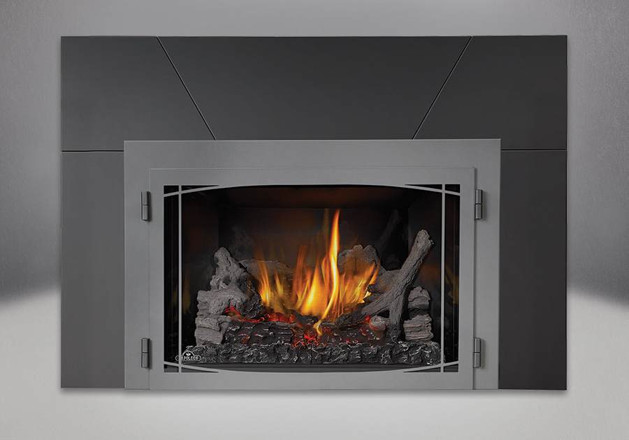 Les bûches IRONWOOD<sup>MD</sup>, panneaux réflecteurs radiants en porcelaine MIRO-FLAMME<sup>MD</sup>, porte contemporaine Zen - fini fer forgé, contour de cinq pièces - 9 po